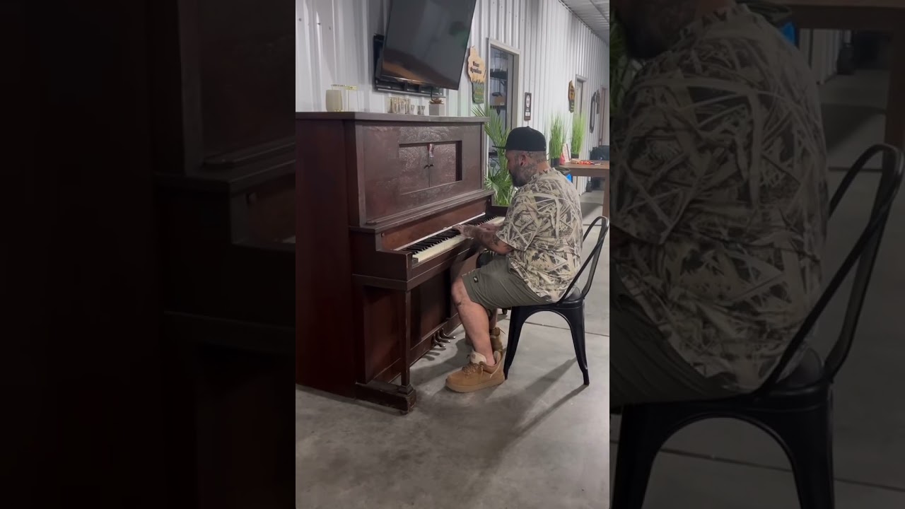 poortfolios posts a backstage video of Ruby da cherry playing the piano after suicideboys tour