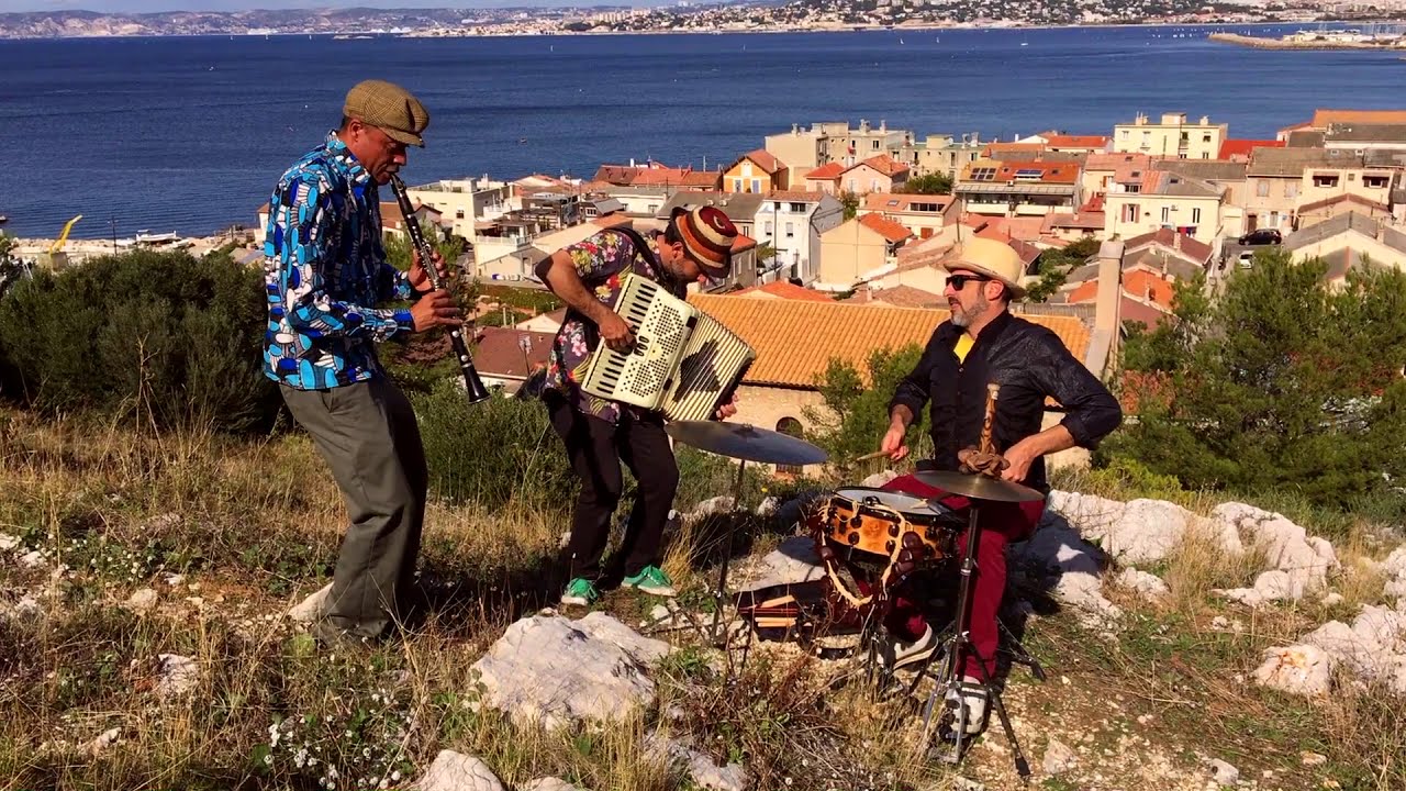 Boogie Lionne Trio -   just a clother walk with thee (live video)