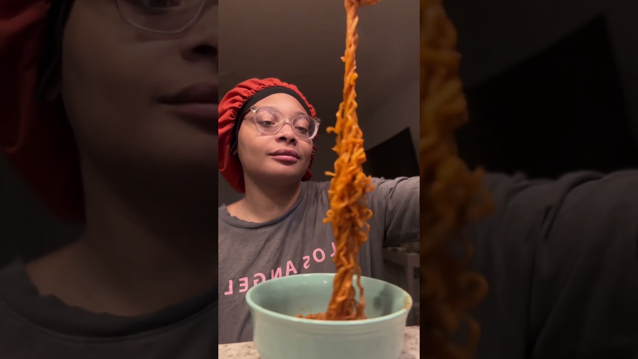 Food Review | Volcano Chicken Noodle 🍜 | #trending #viral #food #foodreview
