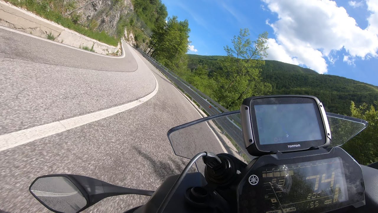 Yamaha Niken am Passo Tanamea