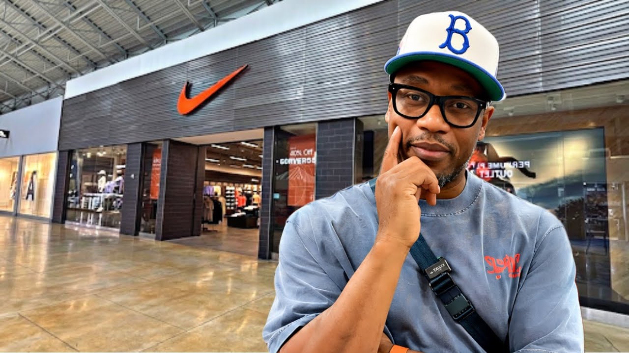 Co znajduje się w sklepie Nike Factory Store w Sawgrass Mills?