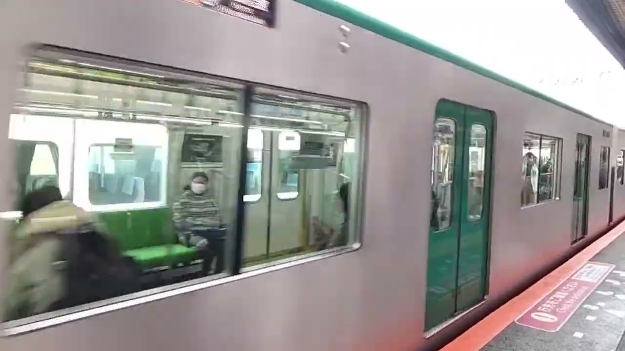 近鉄奈良線、近鉄京都線、近鉄橿原線の3路線が分析する。大和西大寺駅に入線する京都市営地下鉄直通の20系(大ちゃん撮影)