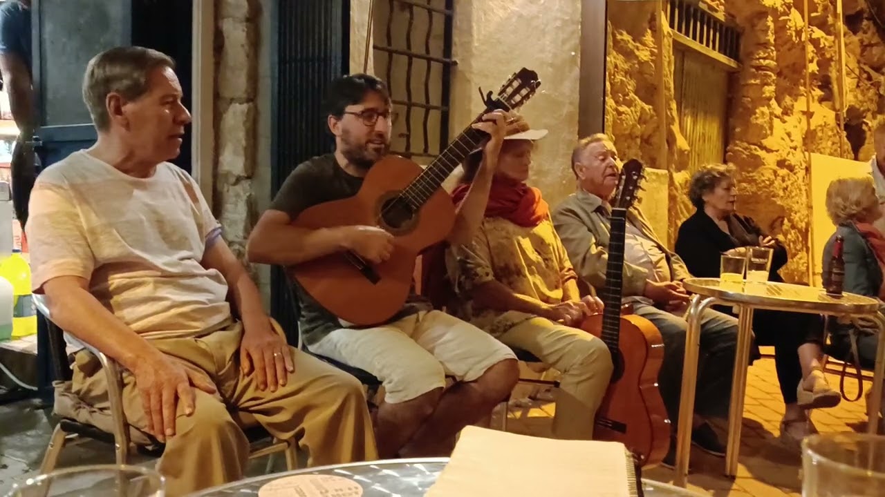 Bar Es Cau, Canción picantona con Enrique y David...