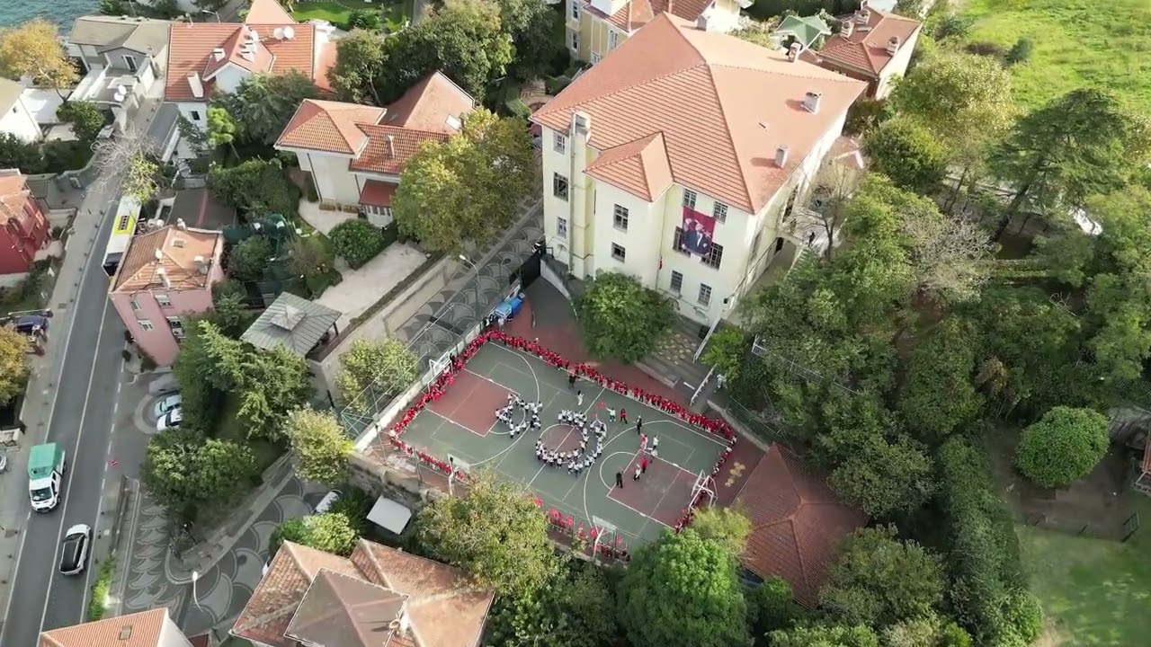 Kuzguncuk İlkokulu Gururla Sunar... 100. Yılın da... Yaşa-Var OL TÜRKİYEM...