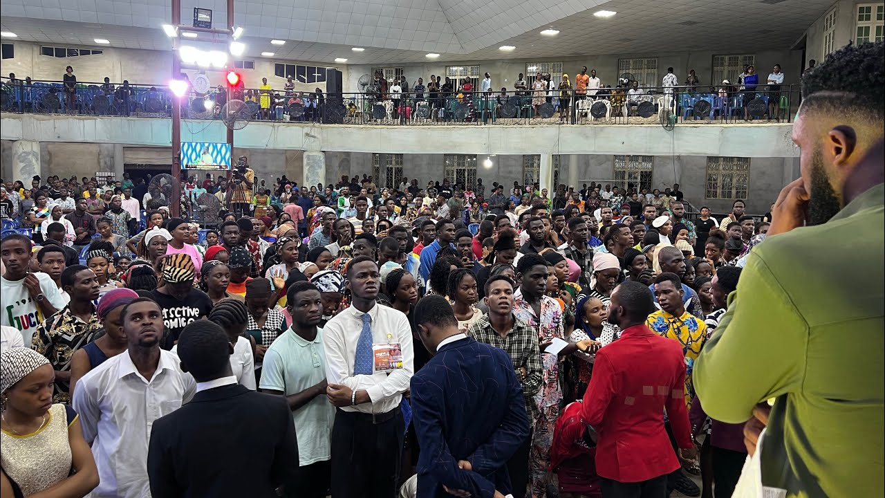 UNIVERSITY OF UMUAHIA SET ON FIRE - EBUKA SONGS MINISTERED POWERFULLY BY THE HOLY SPIRIT