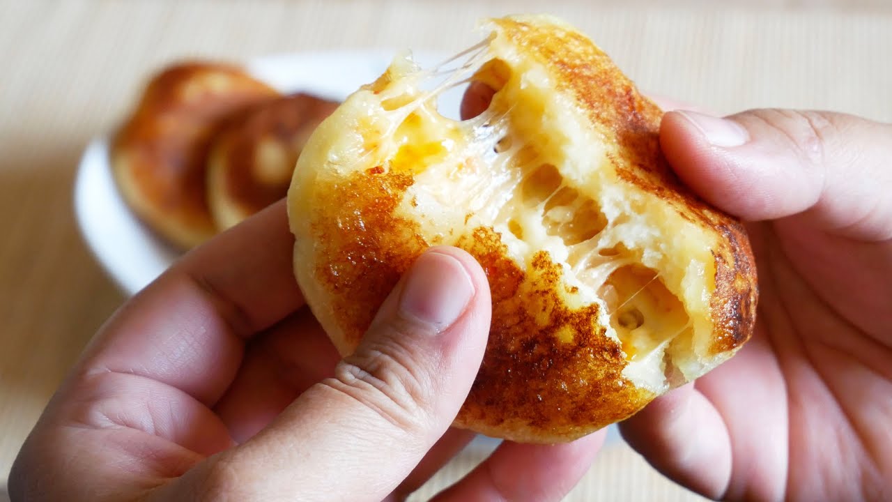Pancakes coréens aux pommes de terre et fromage