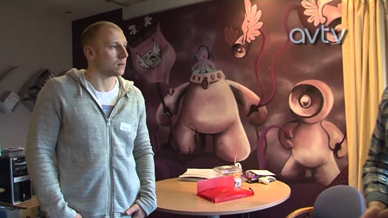 Aston Villa's Brad Guzan has guided tour of Acorns Hospice