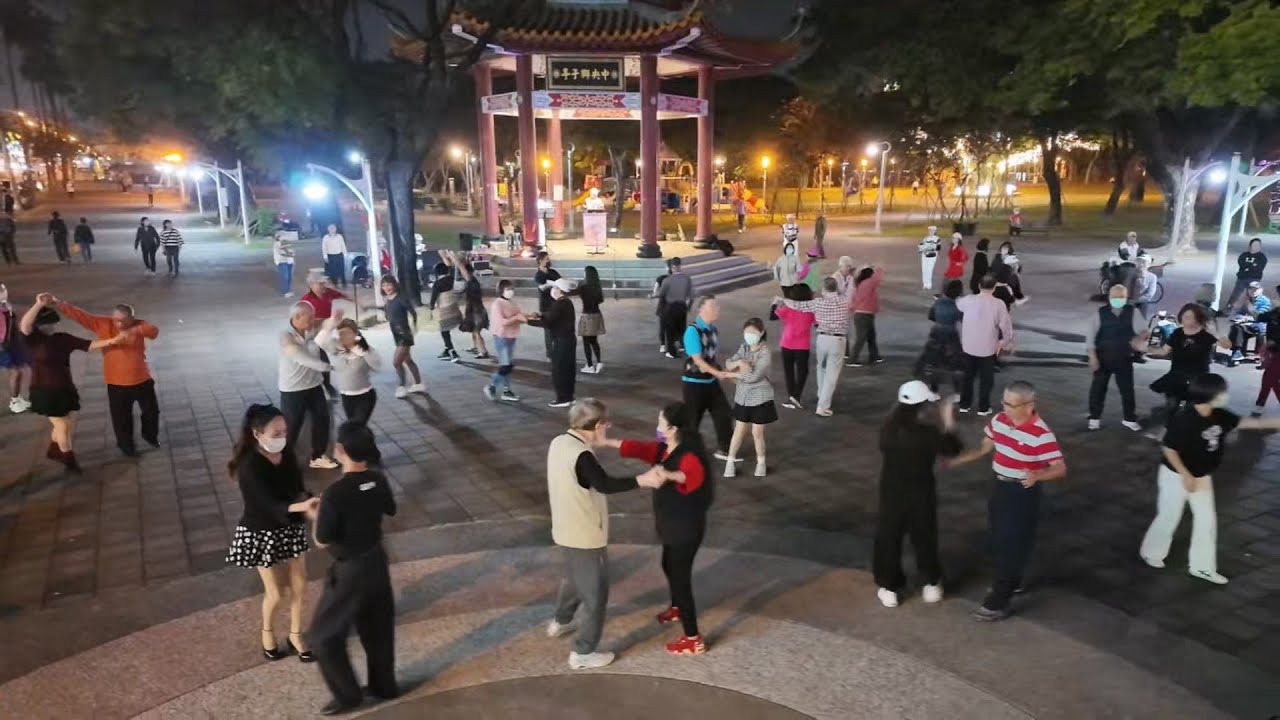 #屏東千禧公園 #薩克斯風 #Saxophone #吉他 #Guitar #管弦樂 #orchestra #國標舞 #BallroomDance 隨緣音樂發展研究會 2025-12-31(三)