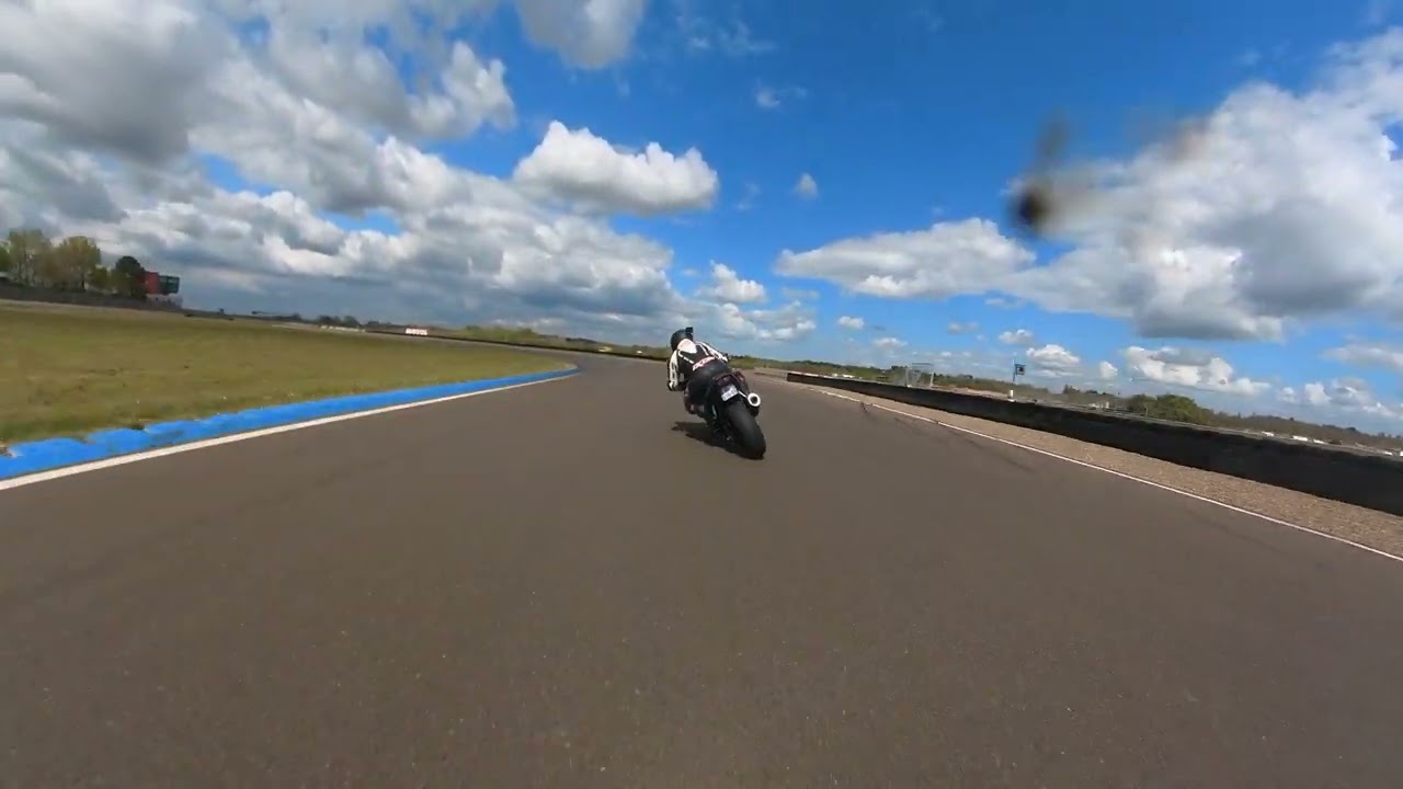 Circuit Paul Armagnac Nogaro 05/04/2025 MPS groupe Medium. GSXR SRAD 750 1996.