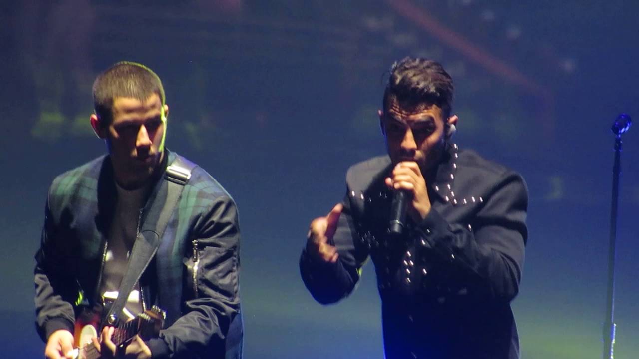 Joe Jonas -- 