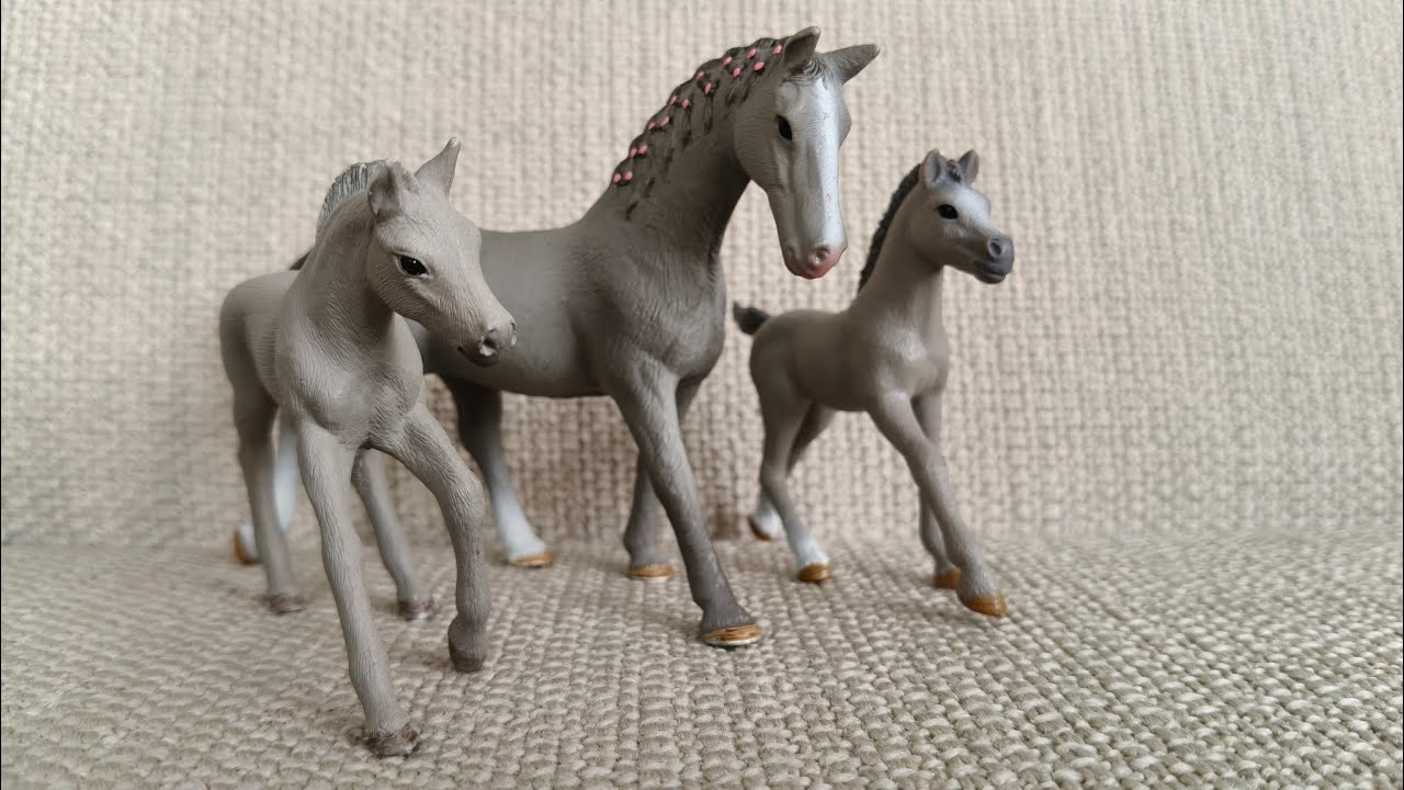 I'm unboxing 7 new horses! And I rated them! My first long video! Have fun watching! ❣️