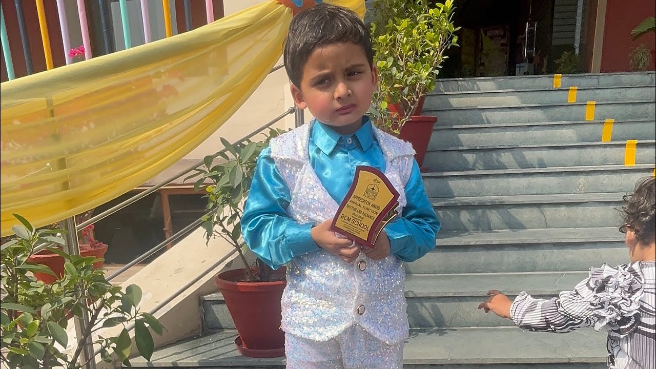 Hum gye uv ke annual function me 😎