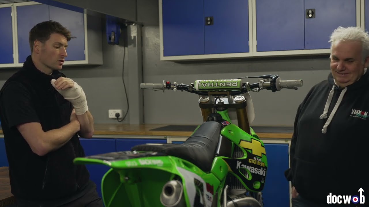 DOCWOB -  Building a 2-Stroke for VMXdN! - Tommy Searle collects the KX250!