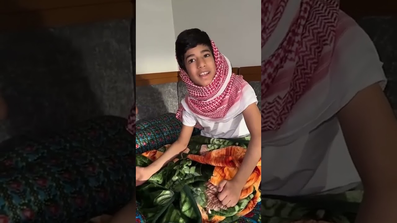 احمد اقتنع انه صار شيخ لأن جته شنطة فلوس 😂😂 #احمد_قزيع_السهلي  #فراج_قزيع_السهلي
