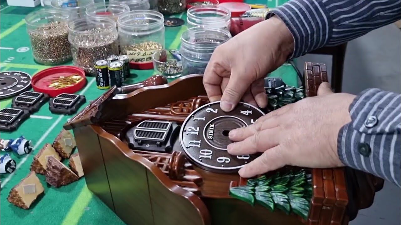 Процесс изготовления часов с кукушкой. Удивительная часовая фабрика в Корее
