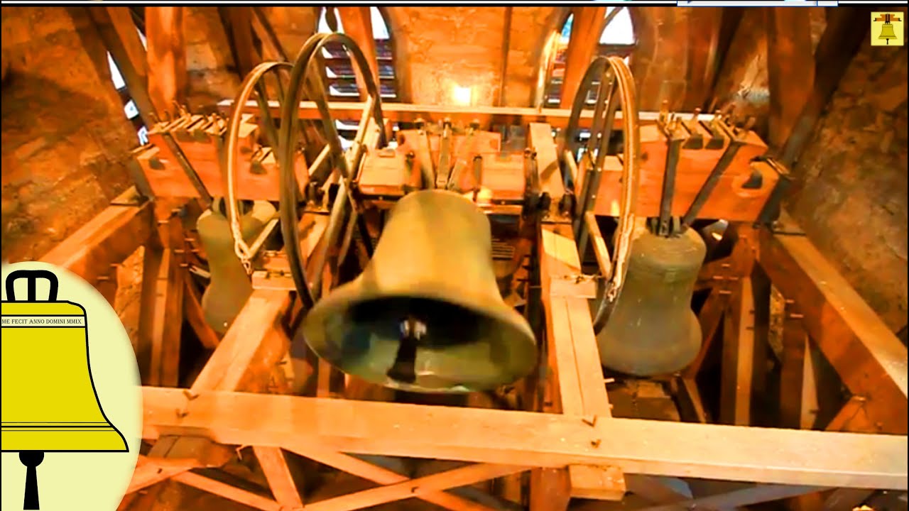 Denekamp Overijssel: Het beieren van de Westerhuesklokken van de Katholieke kerk (Plenum)