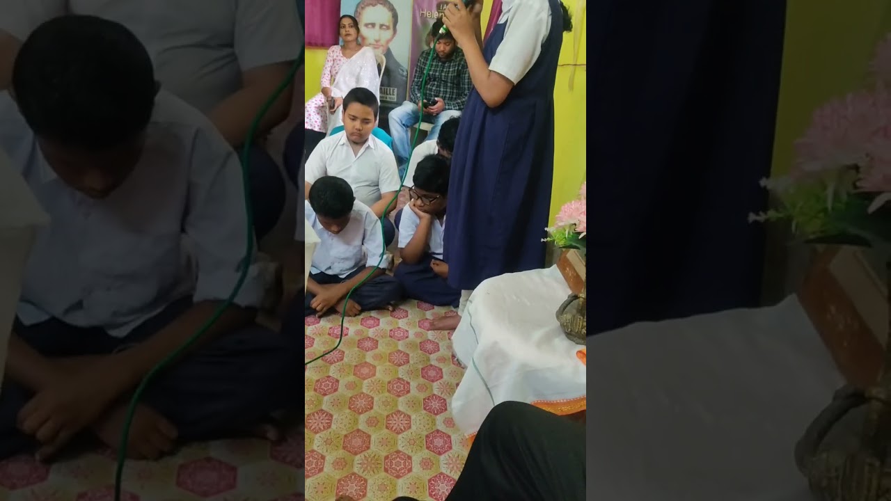 খালি গলায় গান গেয়ে স্কুলে বসন্ত উৎসব পালন করলাম