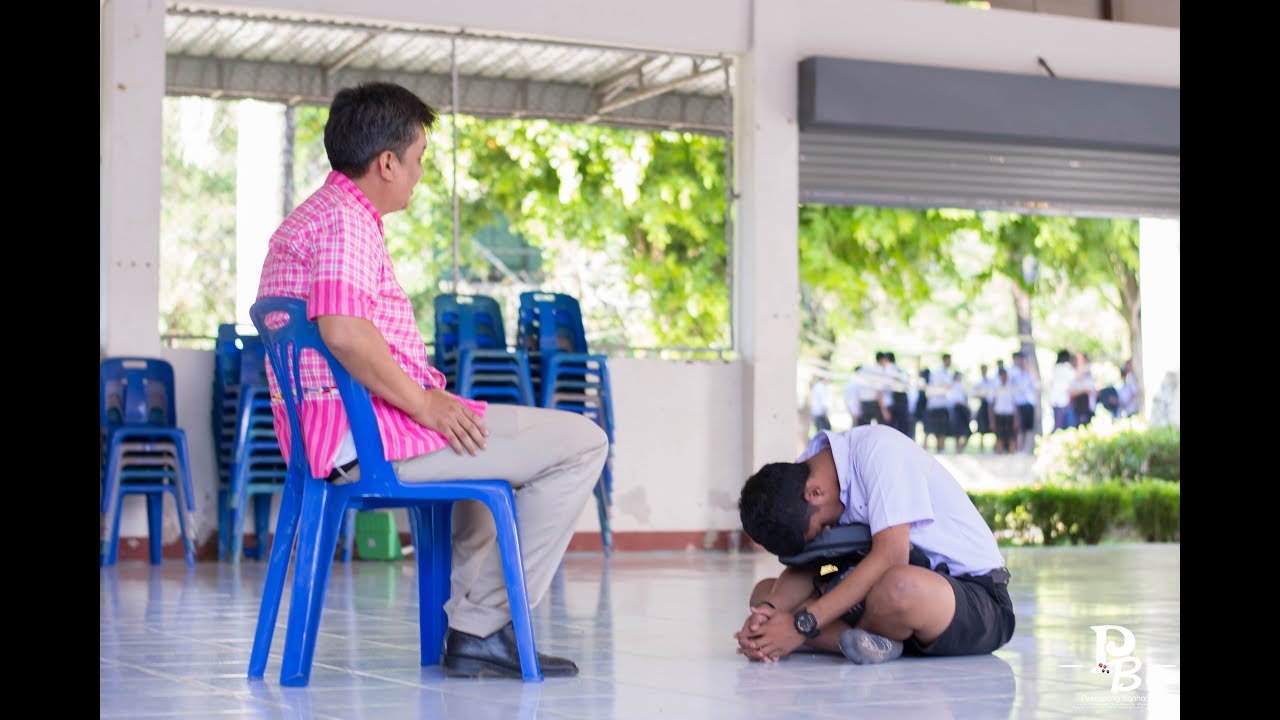 เมื่อนั่งหลับตอนครูประชุมรวมนักเรียนความฮาจึงบังเกิด