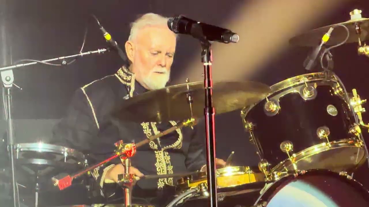 Roger Taylor- Come On Summer - Live At Manchester Opera House- 25/09/26