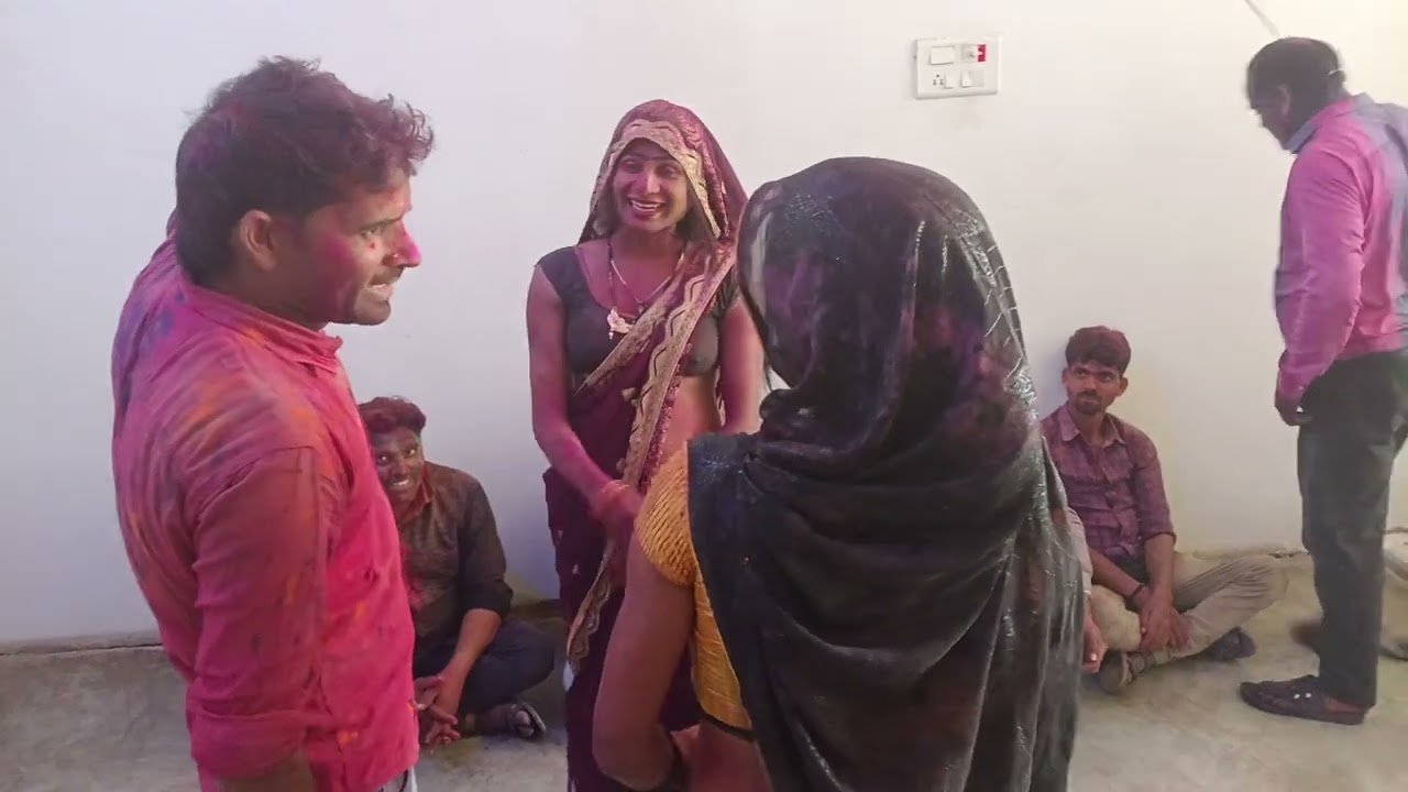 करके ब्याव नारि  बछितानी होली एटा में गई रजनीश शास्त्री जी ने