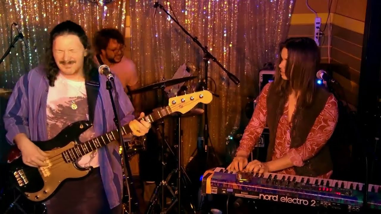 Going with the Flow- MUSTANG McGEE (Live at Dee's)