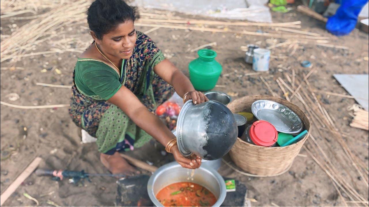 சாலை ஓரம் வாழும் மக்களின் ஒரு நாள் சமையல்
