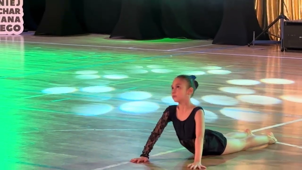 #acro #show #acrodance #moderndance #show #acrobatics #dancecompetition @skibicka_zuzanna