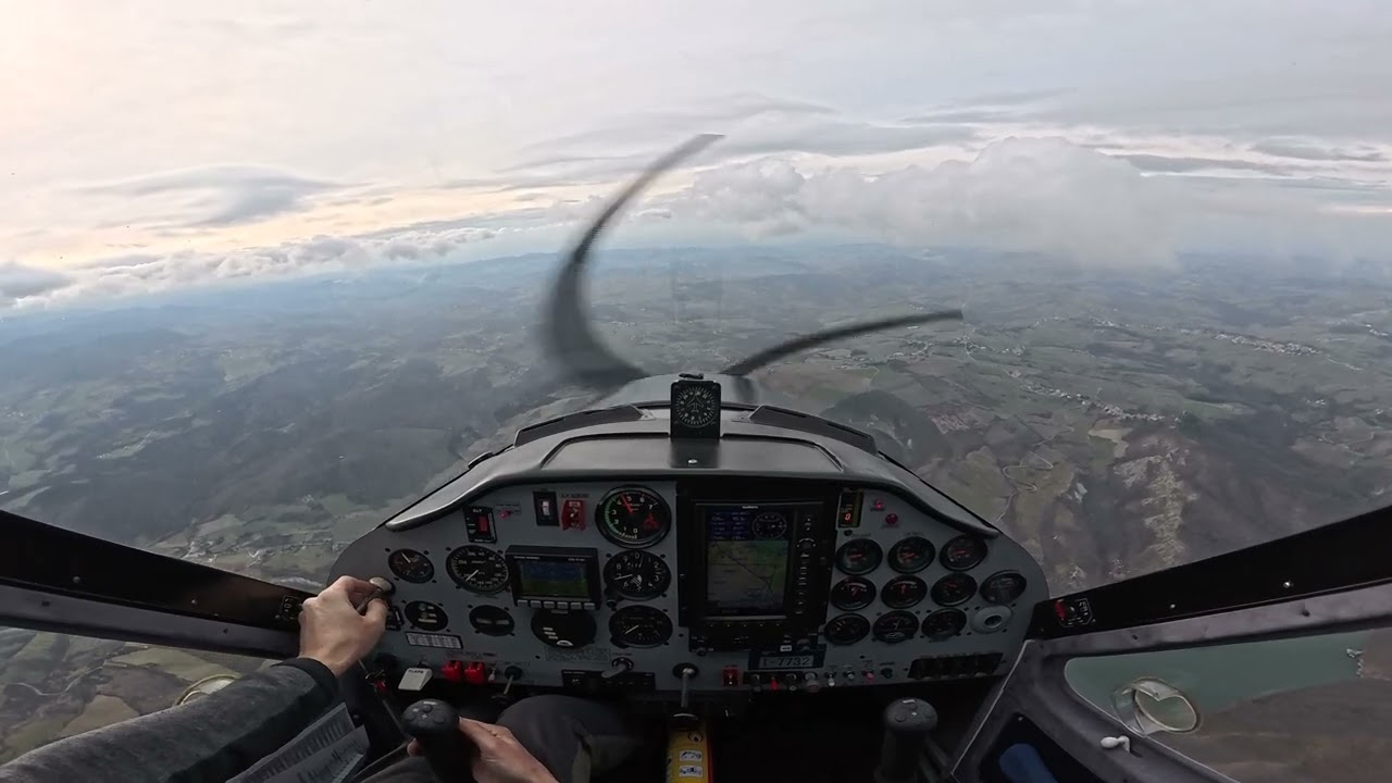 Tecnam P92 - Wind and clouds