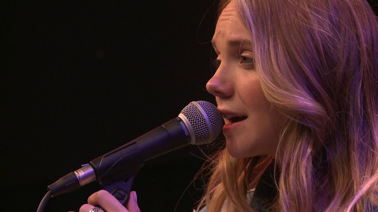 Danielle Bradbery - Sway (98.7 THE BULL)