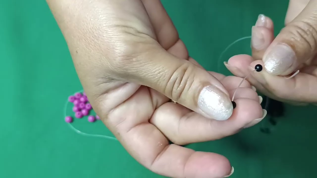 Pulseira entrelaçada rosa e preta passo a passo
