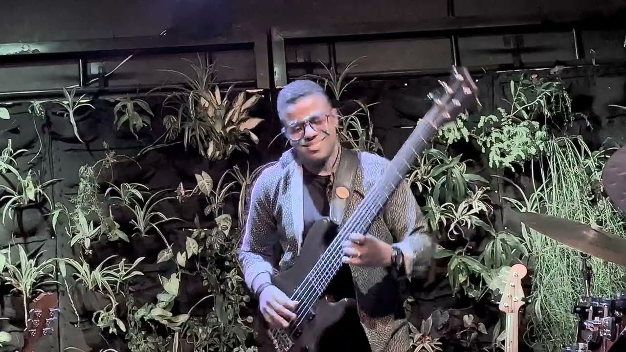 BASS PERFORMANCE - Show Instrumental 