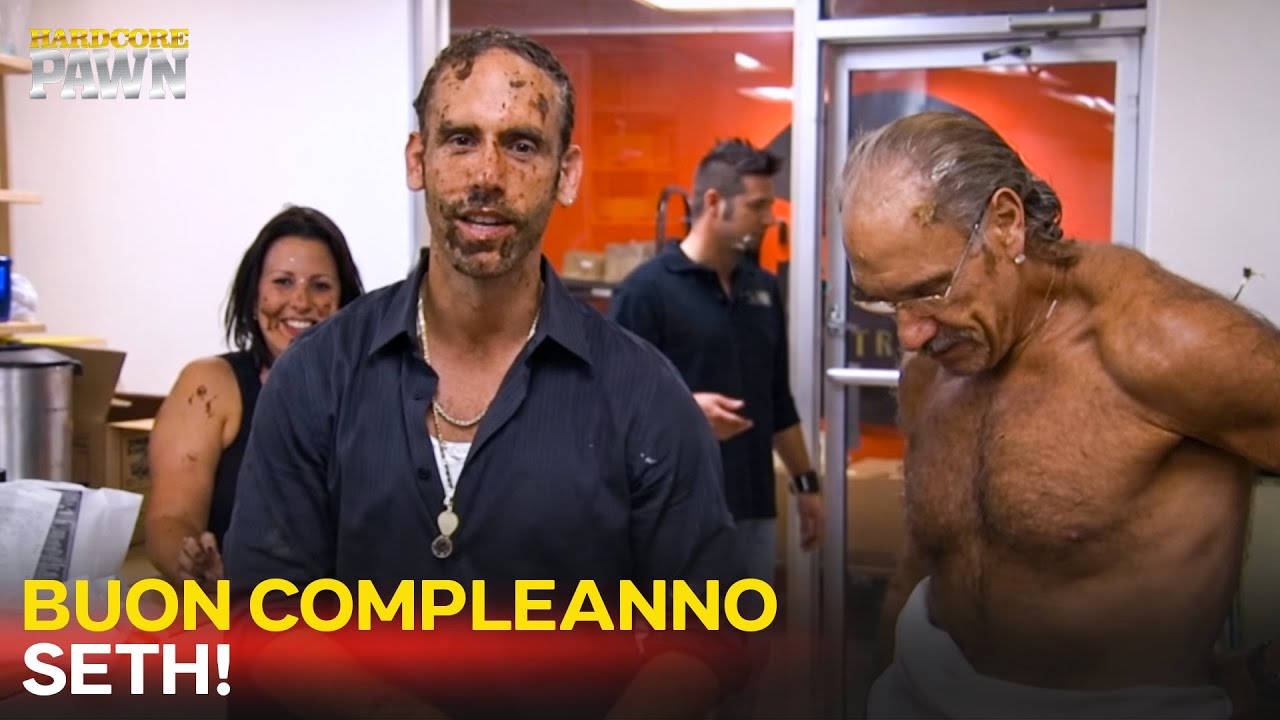 Il Banco Diventa un Campo di Battaglia! Torta in Faccia a Seth | Il Banco Dei Pugni