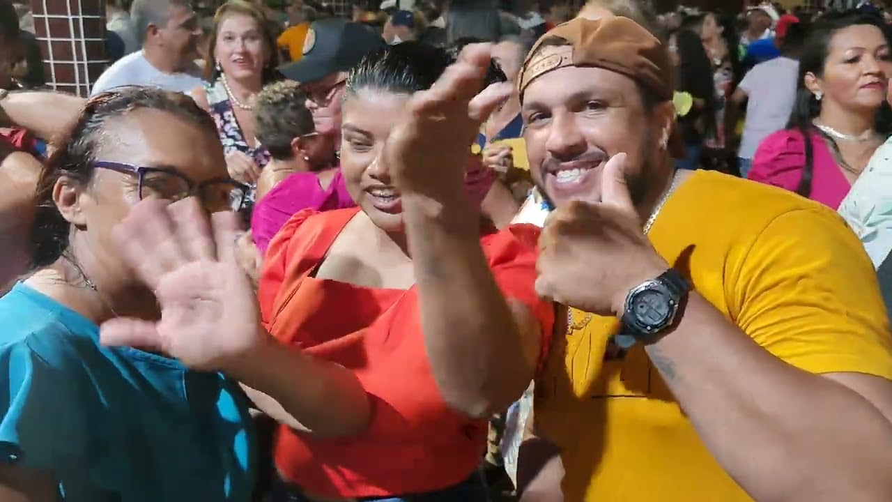 Banda Chapeu de couro no aniversário da vovo joia
