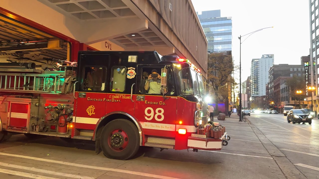 chicago fire department Ambulance 65/42 Engine 42/98 responding 