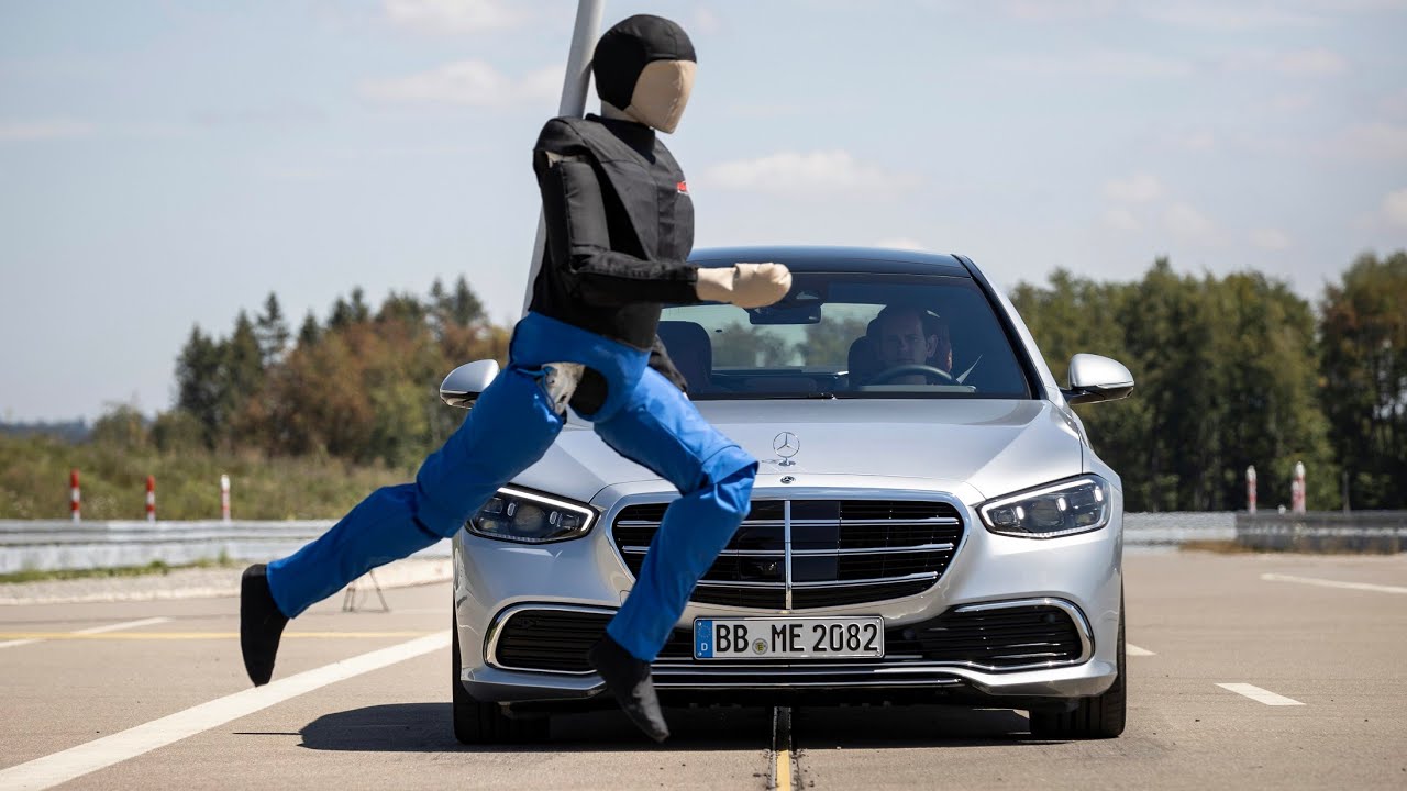 Абсолютно новый Mercedes S-класса — все системы безопасности (объяснение)
