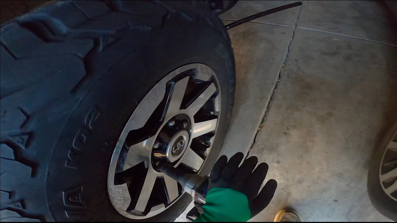 POV Tire Change Speedrun, Garage Mechanic