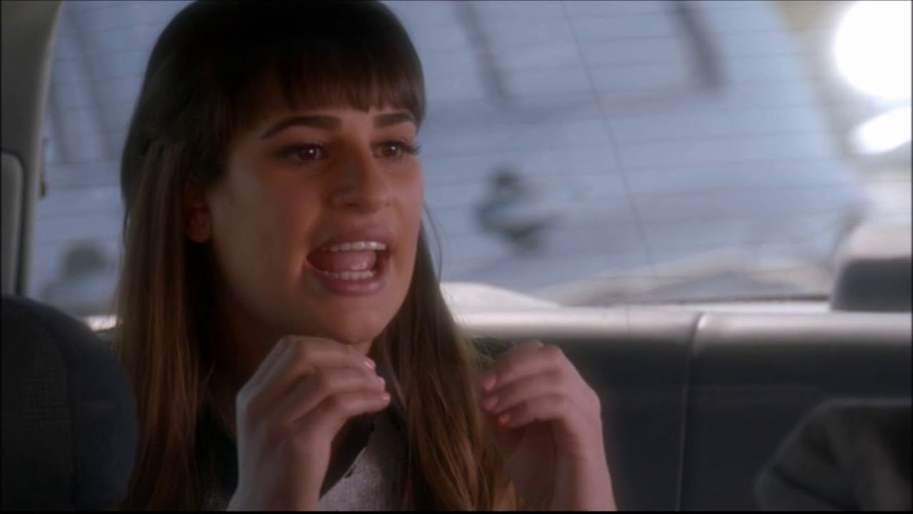 Glee - Rachel Calls Kurt Because She's Stuck In Traffic 5x18