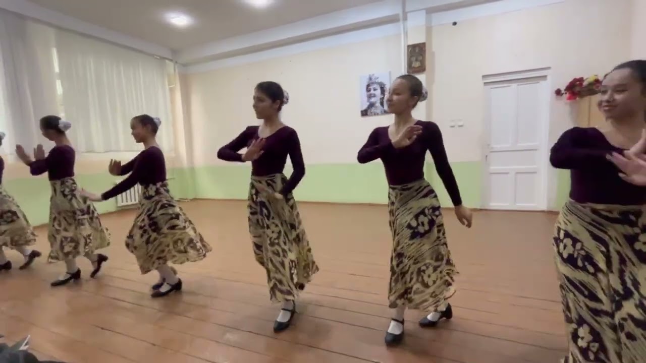 Dance. 10-R o'quvchilari 