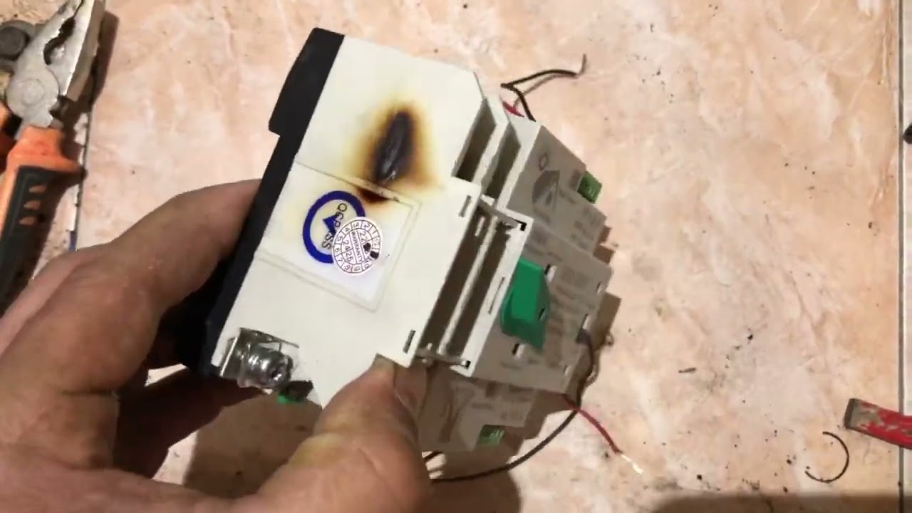 Panouri fotovoltaice - Problema swich transfer automat - 2 schimbate , aceeasi problema !