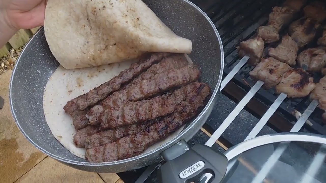 کباب گوشت و کوبیده به همراه لوبیا