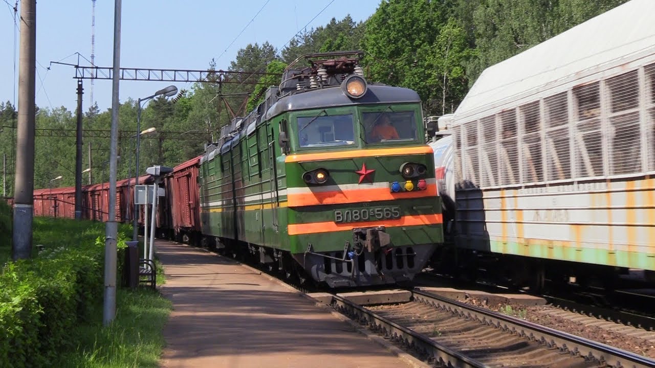 Электровозы БКГ1-004 и ВЛ80с-565 / BKG1-004 and VL80s-565 at Sadovyy stop