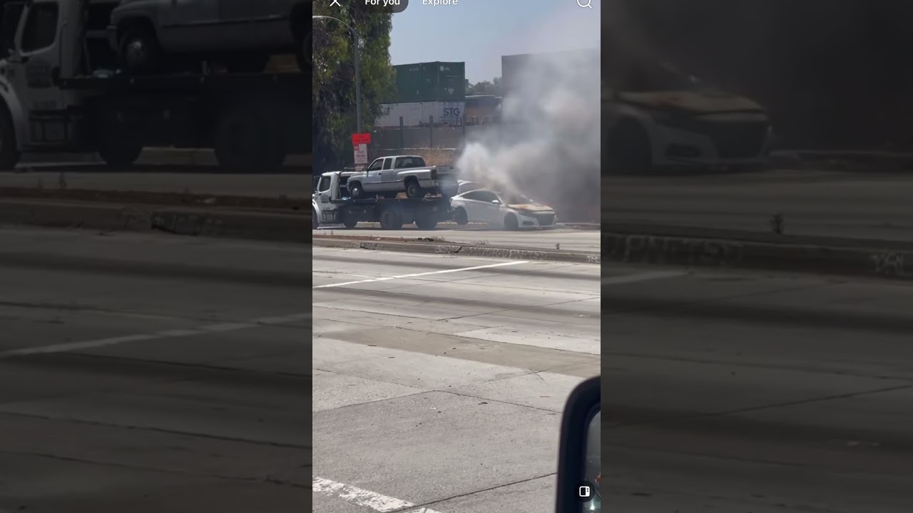 THE CUSTOMERS CAR IS ON FIRE!!! #towing #roadrage #awareness
