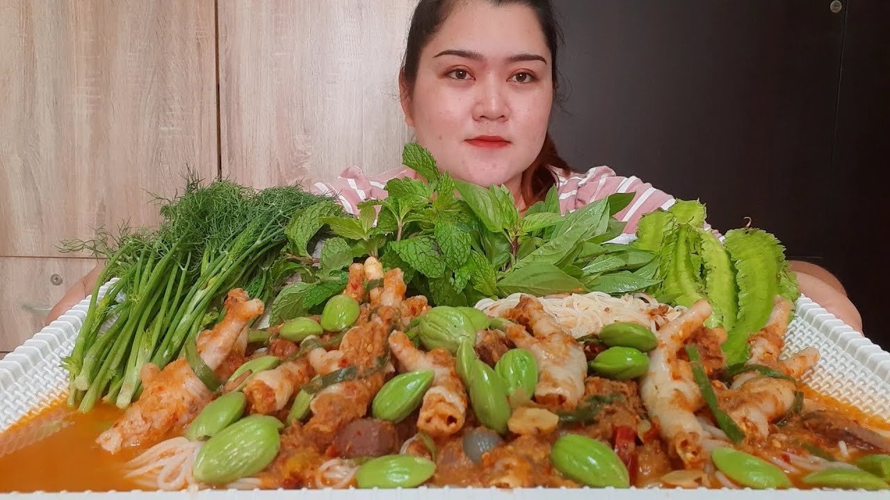 ขนมจีนน้ำยากะทิปลาร้าตีนไก่😋😋😋  17  สิงหาคม ค.ศ. 2020