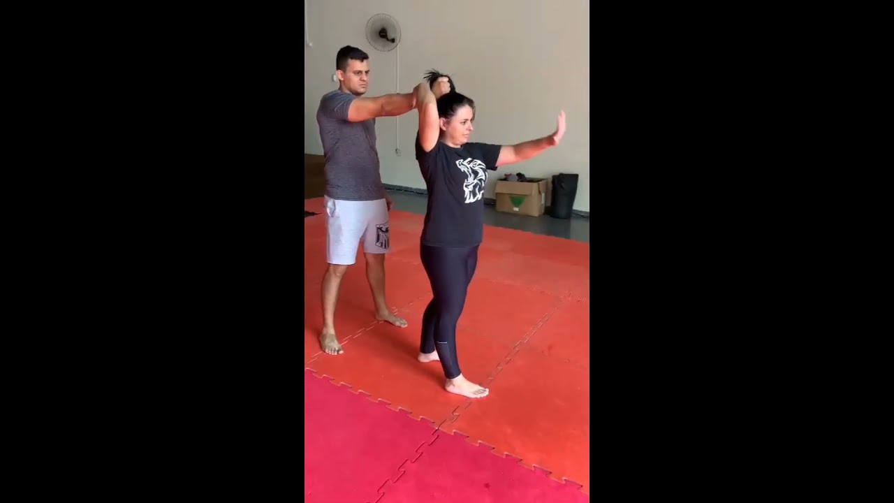 Aprenda a se defender 🎬 pux&atilde;o de cabelo por tr&aacute;s #defesapessoal  #jiu meu insta @denysefernandesbjj