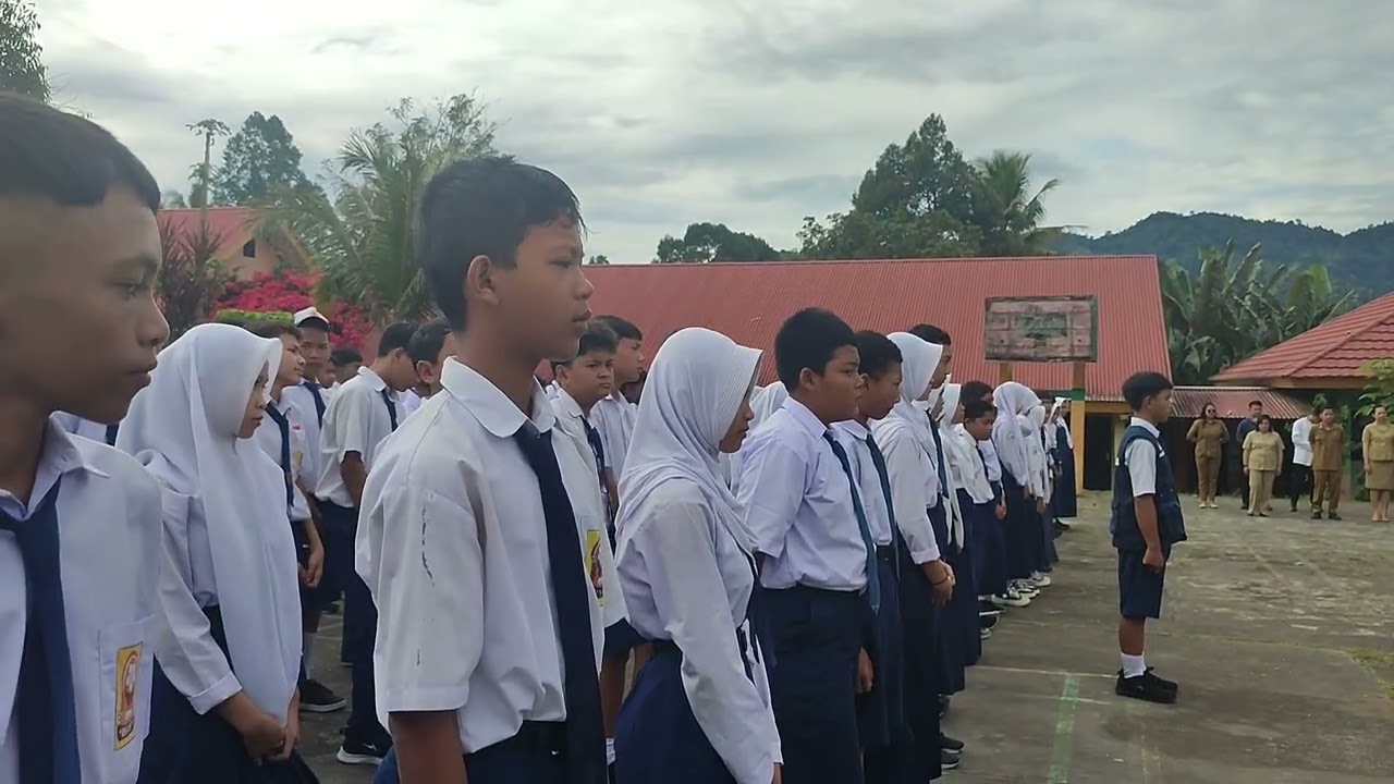 Upacara Senin 9 Februari 2026 di rangkaikan dengan pelantikan OSIS