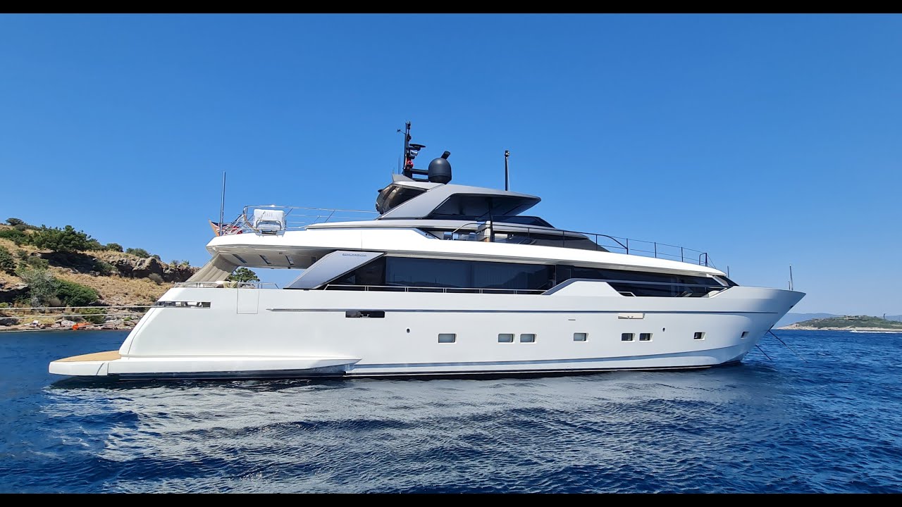 SUNLORENZO SL 102 ASYMMETRIC 2021 AS NEW YACHT FOR SALE FULL WALKTHROUGH LOW ENGINE HOURS
