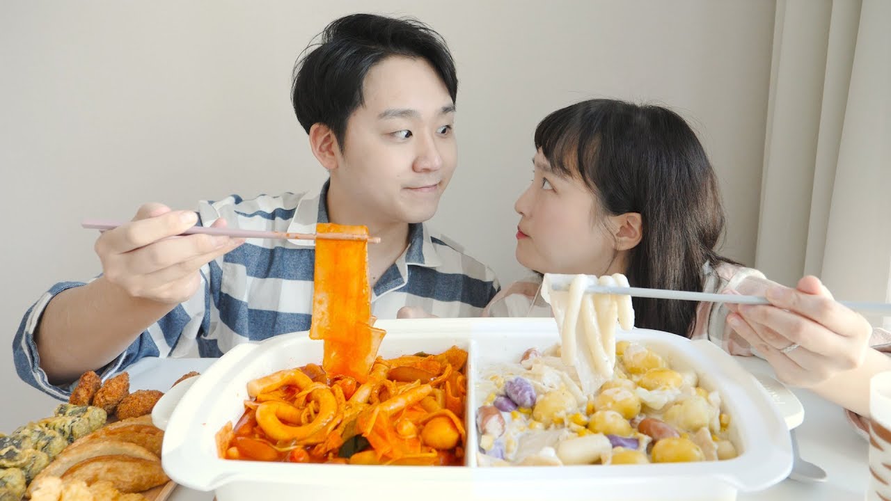 [반반먹방] 두끼떡볶이 빨간맛 vs 하얀맛 먹방 _ 포장해와서 각자 먹고싶은대로 만들어먹어욤~유후🎶떡볶이는 언제나 사랑이야