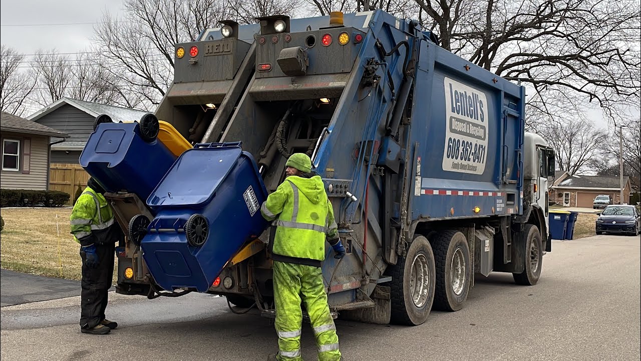 Lentell&rsquo;s Disposal Pete Heil Split Rear Loader Garbage Truck