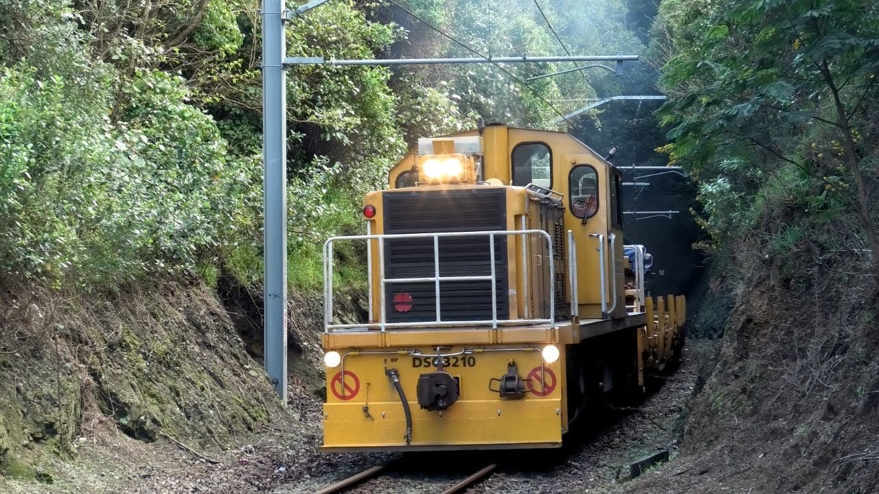 DSG hauled Work Train up the Johnsonville Line (4K)