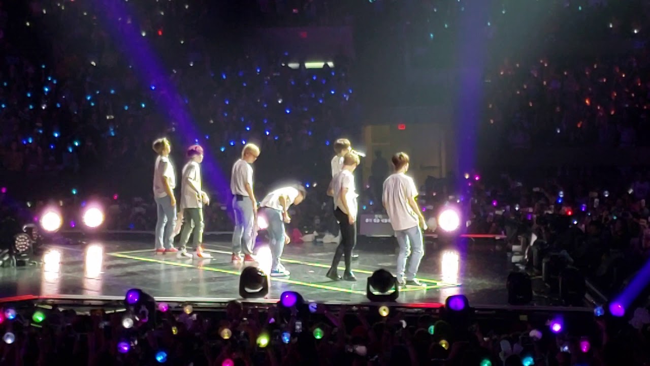 방탄소년단 BTS - Anpanman (group view) fancam HD fort worth love yourself tour 180916